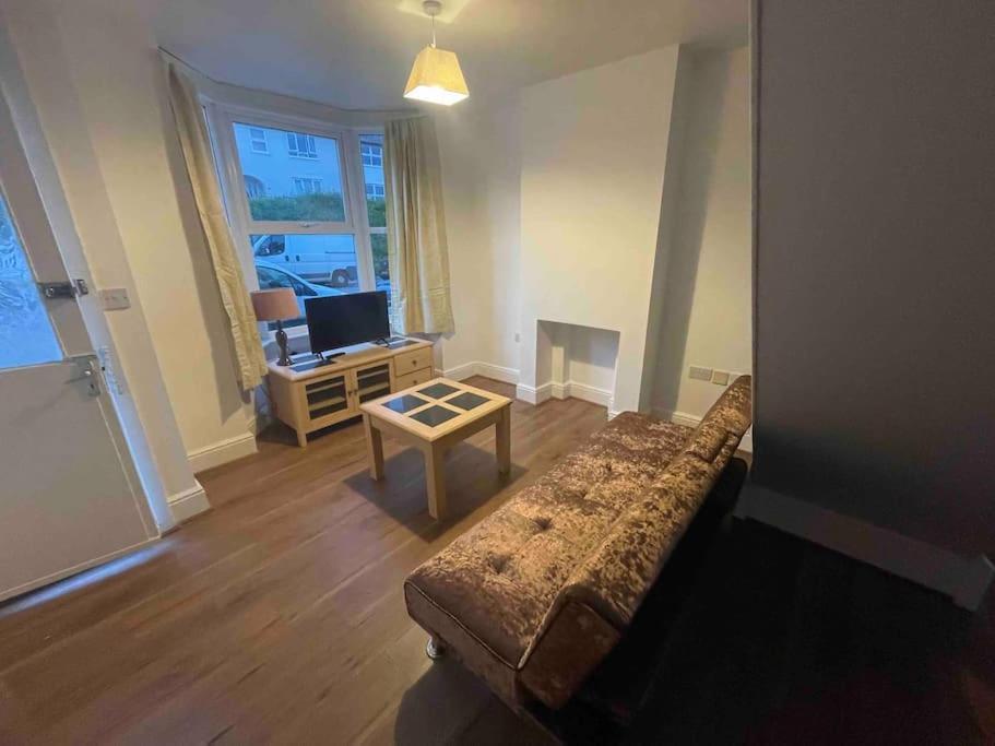 Modern 2 Bedroom Terraced House Dover Eksteriør bilde